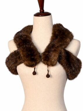 Vintage mink stole fur, shrug. Very good condition. Glamorous.